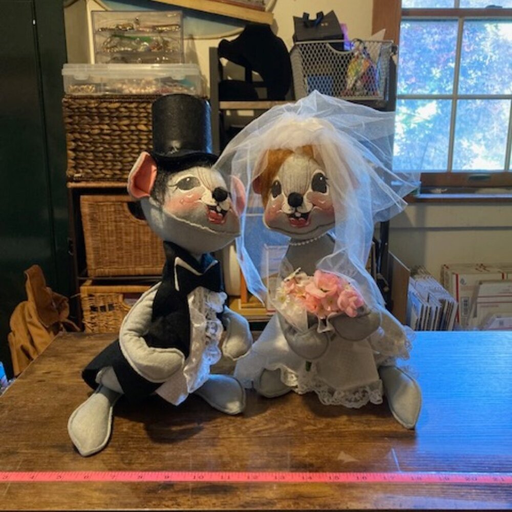 Annalee Gray and White Bride and Groom Mouse Couple with Pink Bouquet